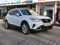 Nevadaweiss (metallic) Gebraucht 2024 Seat Arona FR SUV | 21.900 € (Fairer Preis)
