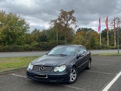 Schwarz Gebraucht 2002 Mercedes CLK240 Avantgarde Coupé | 2.500 €