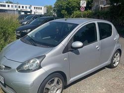 Grau Gebraucht 2006 Toyota Aygo Kleinwagen | 2.200 € (Fairer Preis)