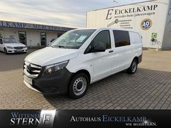 Weiß Gebraucht 2023 Mercedes Vito Van / Kleinbus | 29.988 € (Etwas zu teuer)