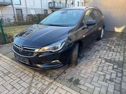 Schwarz Gebraucht 2017 Opel Astra Kombi | 12.399 € (Fairer Preis)