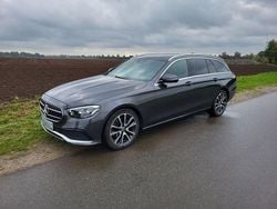 Grau Gebraucht 2023 Mercedes E220 Avantgarde Limousine | 35.500 € (Superpreis)