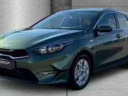 Grün ((exg) experience green met.) Neu 2024 Kia Ceed Sportswagon Comfort Kombi | 23.550 € (Fairer Preis)