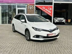 Pure) white ii (weiss Gebraucht 2017 Toyota Auris Hybrid Executive Kombi | 15.475 € (Guter Preis)