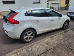 Weiß Gebraucht 2016 Volvo V40 Ocean Race Kombi | 16.000 € (Fairer Preis)