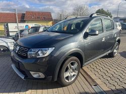 Grau Gebraucht 2017 Dacia Sandero Prestige Limousine | 6.350 € (Fairer Preis)