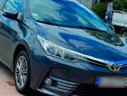 Grau Gebraucht 2018 Toyota Corolla Limousine | 13.500 €