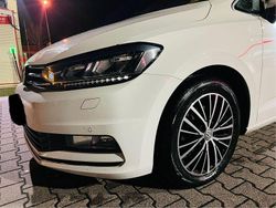 Weiß Gebraucht 2017 VW Touran Highline Van | 8.999 €
