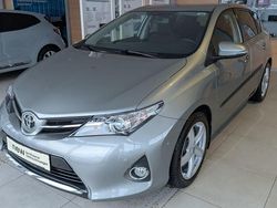 Silber Gebraucht 2015 Toyota Auris Comfort Limousine | 10.790 € (Fairer Preis)