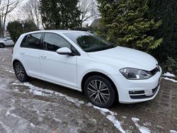 Weiß Gebraucht 2015 VW Golf VII Kleinwagen | 7.500 € (Fairer Preis)