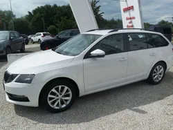 Weiß Gebraucht 2020 Skoda Octavia Tour Kombi | 16.990 € (Fairer Preis)