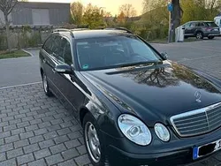 Grau Gebraucht 2003 Mercedes E320 Kombi | 2.696 €