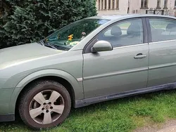 Grün Gebraucht 2004 Opel Vectra Limousine | 1.200 € (Guter Preis)