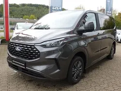 Grau Gebraucht 2025 Ford Tourneo Custom Titanium Van / Kleinbus | 44.850 €