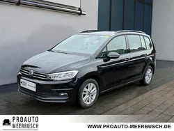 Deep black perleffekt Gebraucht 2023 VW Touran Comfortline Van / Kleinbus | 30.999 € (Fairer Preis)