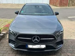 Grau Gebraucht 2021 Mercedes A200 AMG line Limousine | 27.300 € (Fairer Preis)