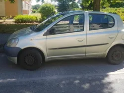 Grün Gebraucht 2003 Toyota Yaris Kombi | 1.000 € (Guter Preis)
