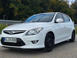 Weiß Gebraucht 2011 Hyundai i30 Edition Limousine | 3.500 € (Etwas zu teuer)