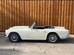 Weiß Gebraucht 1963 Triumph TR4 Cabrio | 25.900 €