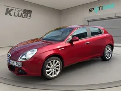 Rot Gebraucht 2010 Alfa Romeo Giulietta Turismo Kleinwagen | 6.320 € (Etwas zu teuer)