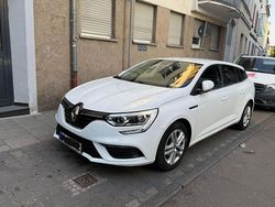 Weiß Gebraucht 2018 Renault Mégane GrandTour LIMITED Kombi | 17.000 €