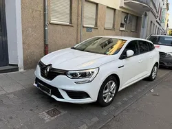 Weiß Gebraucht 2018 Renault Mégane GrandTour LIMITED Kombi | 17.000 €