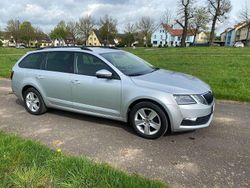 Brilliantsilber metallic Gebraucht 2020 Skoda Octavia Ambition Kombi | 12.000 € (Guter Preis)