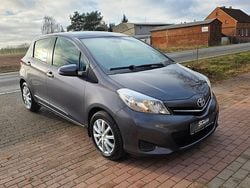 Grau Gebraucht 2014 Toyota Yaris Comfort Kleinwagen | 6.999 € (Fairer Preis)