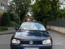 Blau Gebraucht 2006 VW Golf V Kombi | 850 €