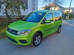Grün Gebraucht 2017 VW Caddy Van / Kleinbus | 11.400 € (Guter Preis)