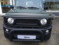 Solid jungle green Gebraucht 2018 Suzuki Jimny Comfort SUV | 24.590 €