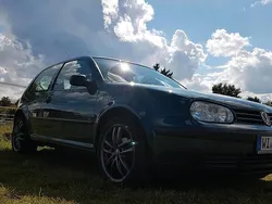 Grün Gebraucht 2003 VW Golf IV Edition Kleinwagen | 2.250 € (Fairer Preis)