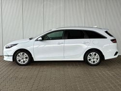 Deluxe white Gebraucht 2025 Kia Ceed Sportswagon Comfort Kombi | 23.450 € (Superpreis)