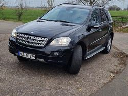 Schwarz Gebraucht 2008 Mercedes ML320 SUV | 11.500 € (Etwas zu teuer)