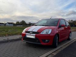 Rot Gebraucht 2005 Ford Fiesta ST Kleinwagen | 5.990 €