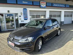 Schwarz Gebraucht 2017 VW Golf VII Trendline Kleinwagen | 10.990 €