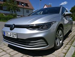 Silber Gebraucht 2023 VW Golf VIII Life Kombi | 21.900 €