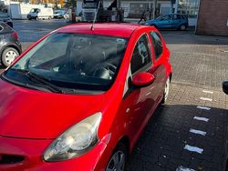 Rot Gebraucht 2008 Toyota Aygo Kleinwagen | 2.999 € (Etwas zu teuer)