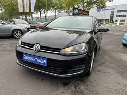 Rot Gebraucht 2017 VW Golf VII Highline Limousine | 13.800 € (Fairer Preis)