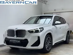 Mineralweiss metallic Gebraucht 2024 BMW iX1 M Sport SUV | 41.389 €