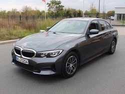 Grau Gebraucht 2021 BMW 318 Limousine | 27.200 € (Guter Preis)