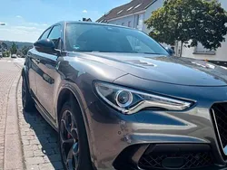 Grau Gebraucht 2018 Alfa Romeo Stelvio Quadrifoglio SUV | 44.666 € (Fairer Preis)