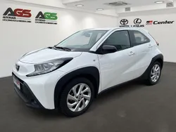 Weiß Gebraucht 2023 Toyota Aygo X-play Kleinwagen | 14.590 € (Fairer Preis)