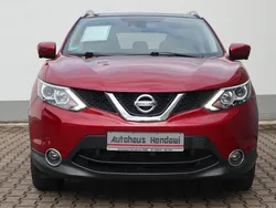 Rot Gebraucht 2017 Nissan Qashqai N-Connecta SUV | 13.690 € (Fairer Preis)