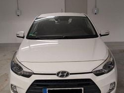 Weiß Gebraucht 2016 Hyundai i20 Style Coupé | 5.750 € (Guter Preis)