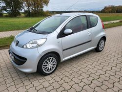 Silber Gebraucht 2008 Peugeot 107 Kleinwagen | 1.200 € (Fairer Preis)