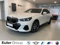 Weiss Gebraucht 2023 BMW 520 Sport Line Limousine | 52.499 €