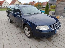Blau Gebraucht 2001 VW Passat Trendline Kombi | 2.500 €