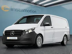 Weiß Gebraucht 2024 Mercedes Vito Van / Kleinbus | 42.599 €