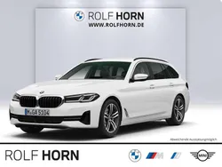 Alpinweiß uni Gebraucht 2022 BMW 520 Kombi | 34.340 € (Fairer Preis)
